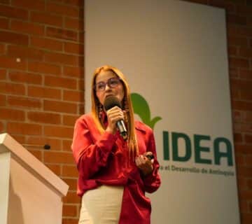 Fotos 61 años IDEA. Gerente Catalina Gómez Toro